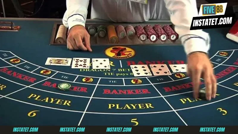 Quy tắc rút bài thứ ba trong luật chơi Baccarat